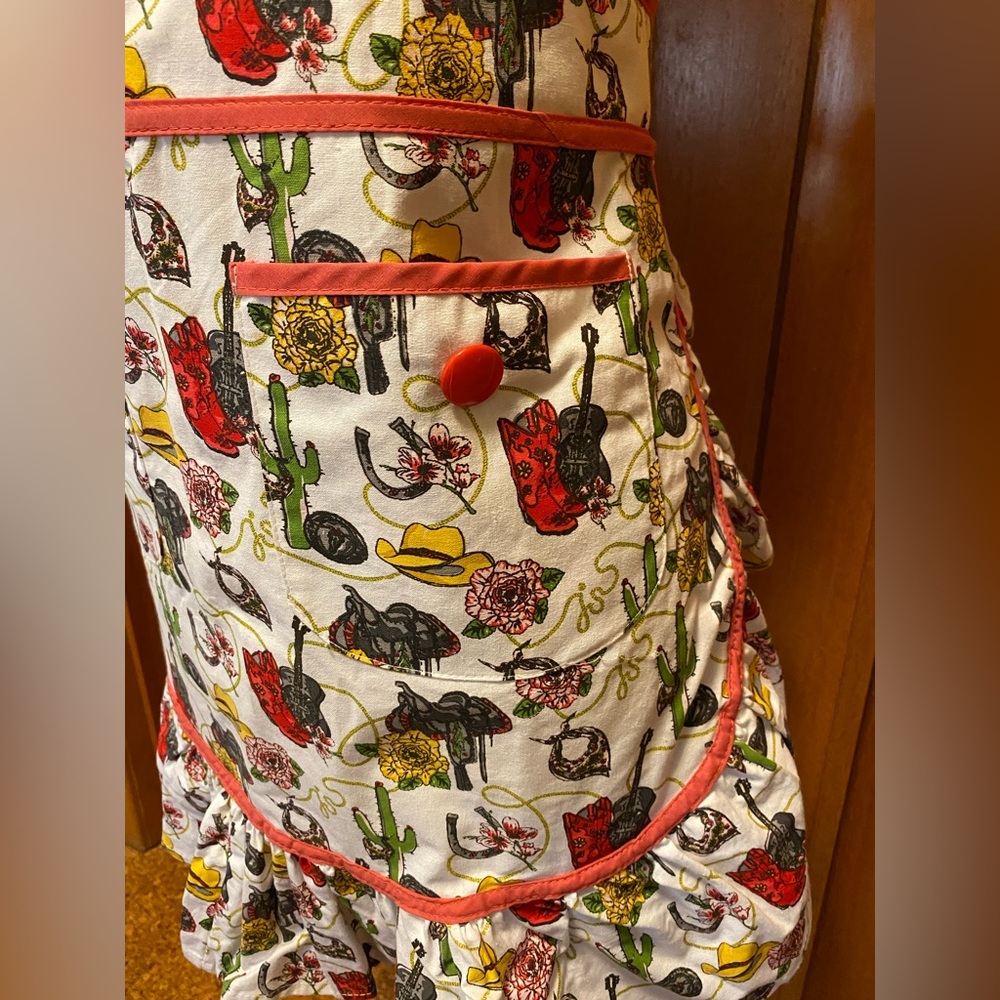 Western Theme Apron with Red Highlights - Picture 4 of 5